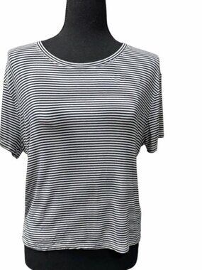 J.o&co Chic Striped Blue and White Cropped Women's Tee Size XL/TG